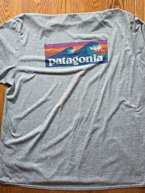 XXL Patagonia grey sunshirt tshirt with back wave graphic